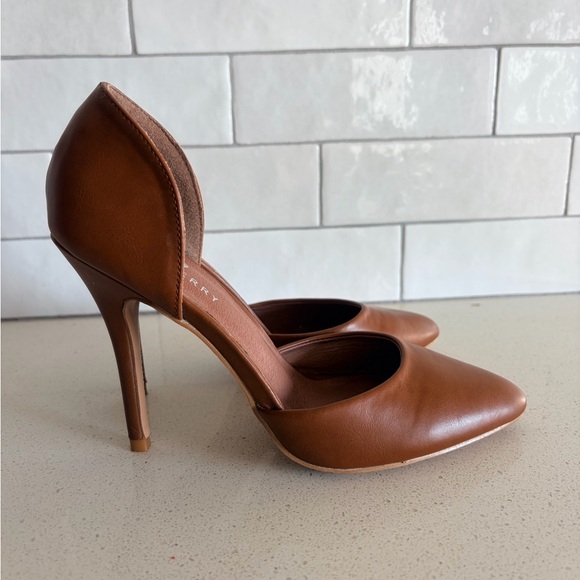 Women's Riverberry Brown Heels - Picture 7 of 8